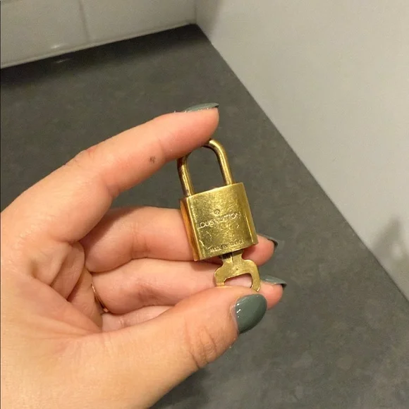 Lv lock and key #300 - Picture 2 of 4